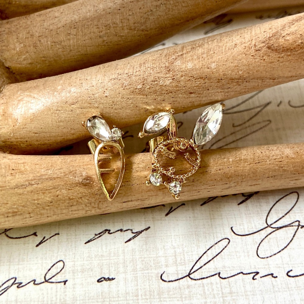Gold Tone‎ Rhinestone Bunny Rabbit Carrot Stud Earrings